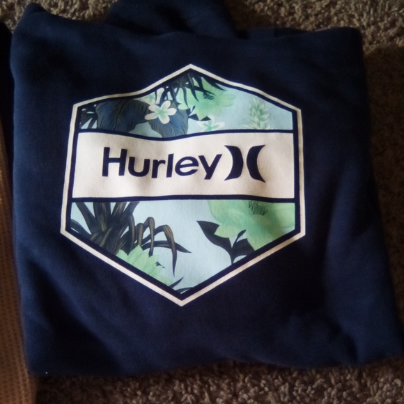 A bundle of surfer branding clothes .😄 - Picture 4 of 4
